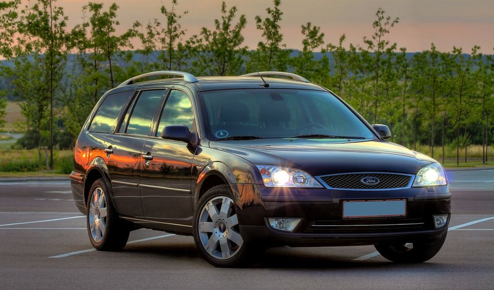 Samochody w HDR Ford Mondeo, fot. WikiCommons