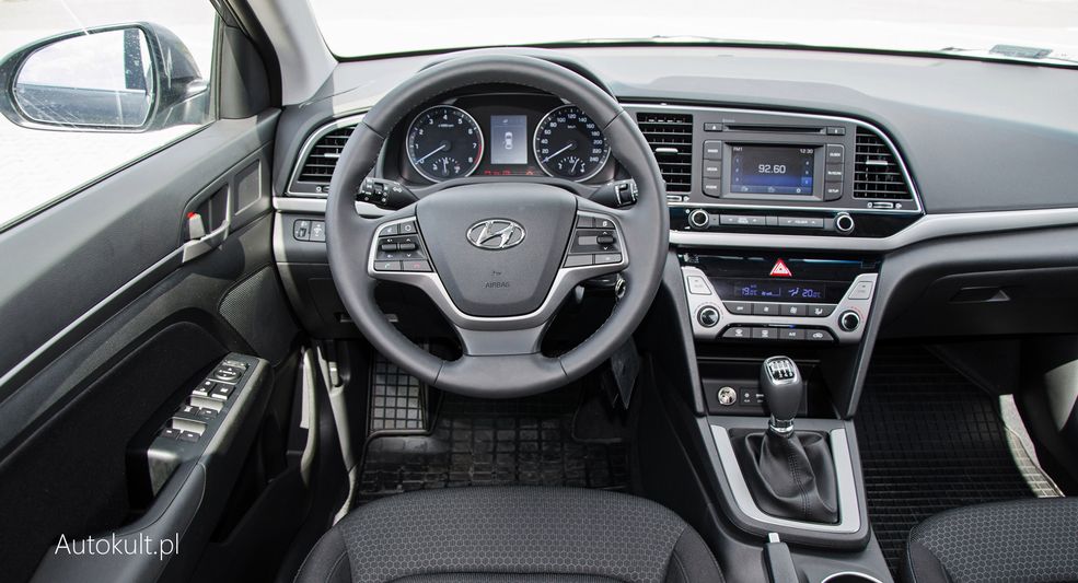 Nowy Hyundai Elantra 1.6 MPI (2016) zdjęcia, wnętrze