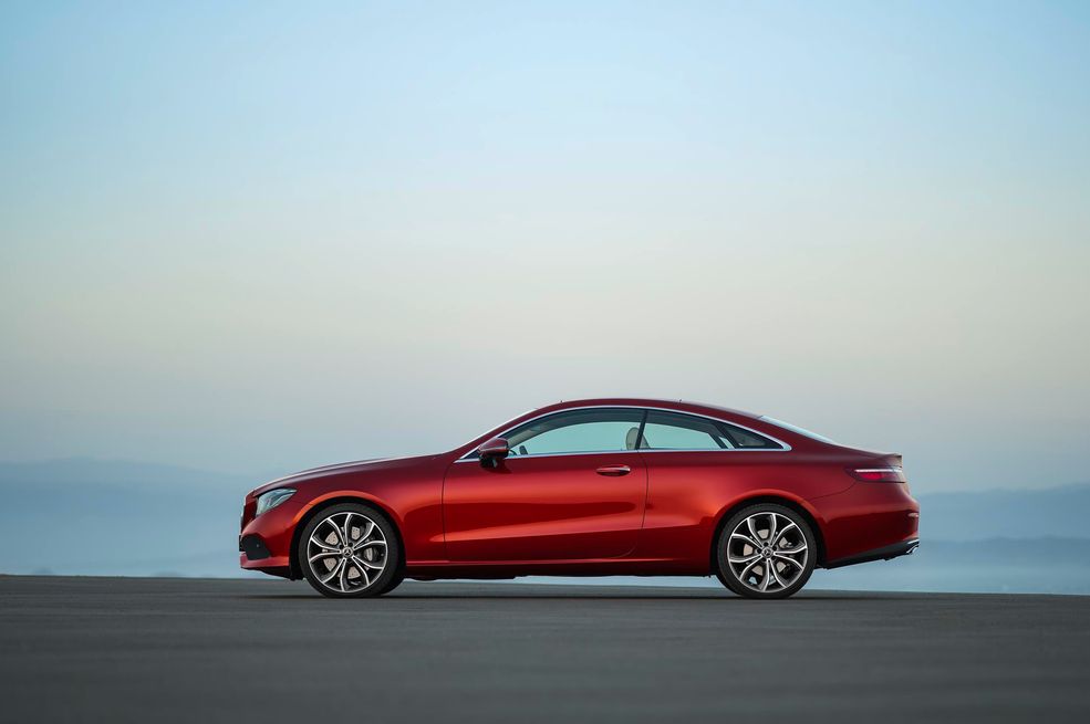 To piękne Coupé będzie miało swoją oficjalną premierę podczas salonu samochodowego w Detroit, w styczniu przyszłego roku. Prawdopodobnie do tego czasu Mercedes przygotuje już przynajmniej jeden wariant AMG. Z pewnością będzie wyglądał jeszcze lepiej.