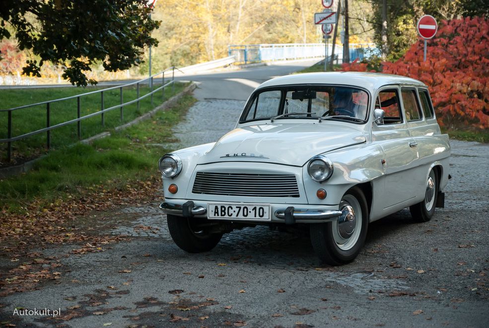 Сколько стоит Syrena, Warsaw или Octavia сегодня? Я проверил прайс-лист от 60 лет