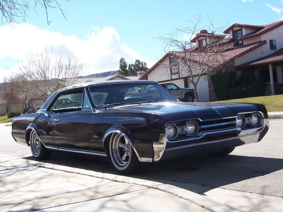 Lowridery: centymetry ponad ulicami Oldsmobile Cutlass Supreme