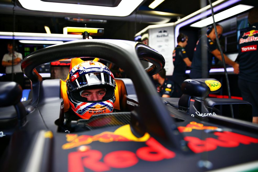 Według magazynu "Autosport” aż dziewięć z dziesięciu zespołów zagłosowało przeciwko wprowadzeniu systemu Halo. Ostatecznie FIA go zatwierdziła i nie zamierza pytać o zgodę zespołów, ponieważ wymusi używanie Halo wymogami bezpieczeństwa. Stowarzyszenie Kierowców Grand Prix (GPDA) postanowiło poprzeć decyzję FIA. Pozytywnie na ten temat wypowiedzieli się mistrzowie świata – Sebastian Vettel, Kimi Raikkonen i Fernando Alonso. Negatywnie natomiast Max Verstappen czy Kevin Magnussenm, który powiedział wprost: "…nie zgadzam się z twierdzeniem, że bezpieczeństwo zawsze powinno być kwestią numer jeden. Uważam, że jest pewna granica, gdzie sport, stając się zbyt bezpieczny, przestaje być ekscytujący”.
