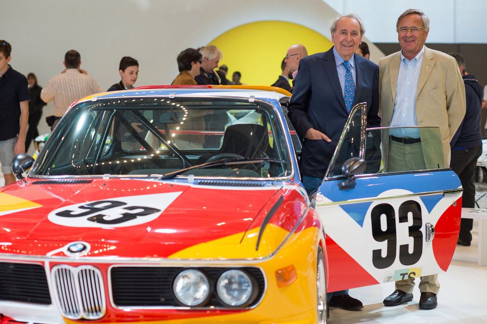 Samochód: BMW 3.0 CSL
Rocznik: 1975
Autor: Alexander Calder
Na zdjęciu obok auta Hervé Poulain i Jochen Neerpasch, założyciele i ojcowie BMW Art Car Collection.