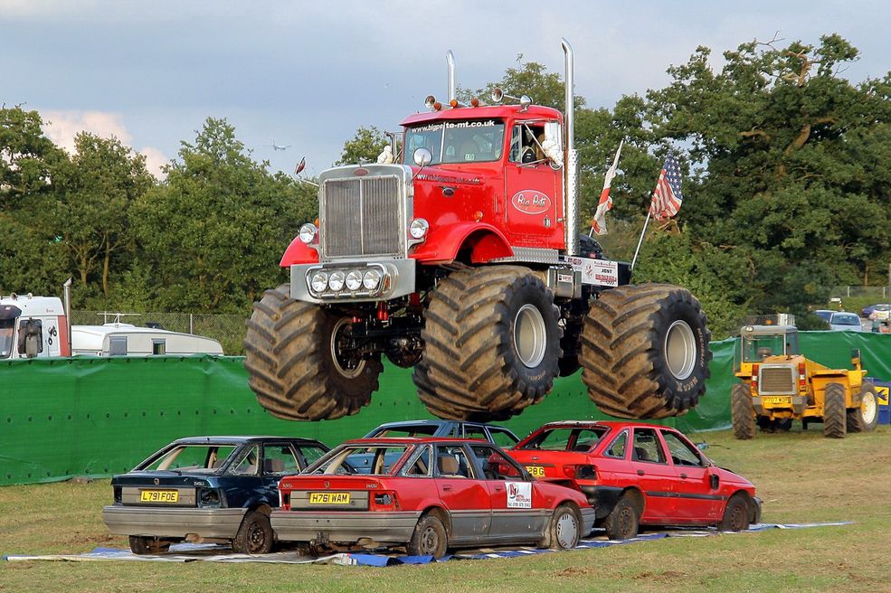Monster Truck Big Pete na bazie ciężarówki Peterbilt 359