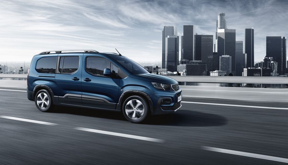 Wybór wersji nadwoziowych, parametry techniczne, a także gama silników jest dokładnie taka sama jak w opisanym kilka dni wcześniej nowym Citroenie Berlingo, dlatego zapraszamy do zapoznania się z tym materiałem.
Nowy Citroen Berlingo (2018) - premiera