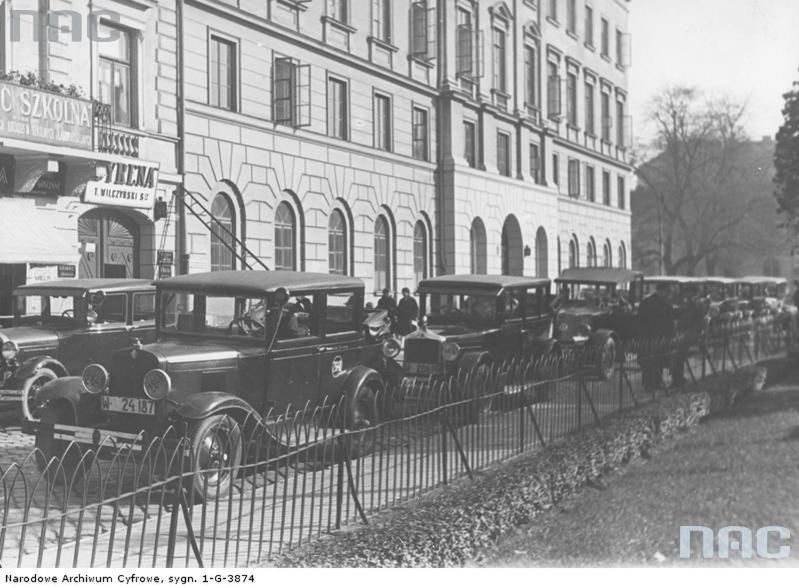 Data nieznana
Taksówki na postoju w Warszawie
