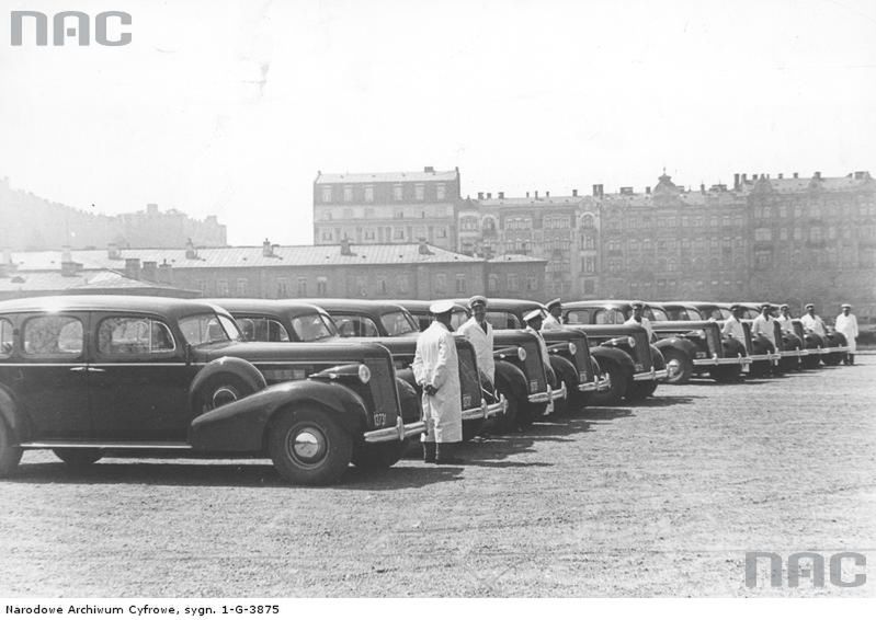 1938
Samochody osobowe Buick 90 przekazane w darze wojsku przez zakłady Lilpopa
