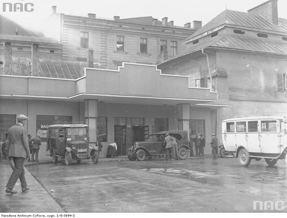 1929.09
Dworzec autobusowy na placu Świętego Ducha w Krakowie