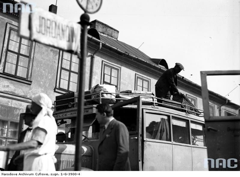 1932.06
Dworzec autobusowy na placu Świętego Ducha w Krakowie