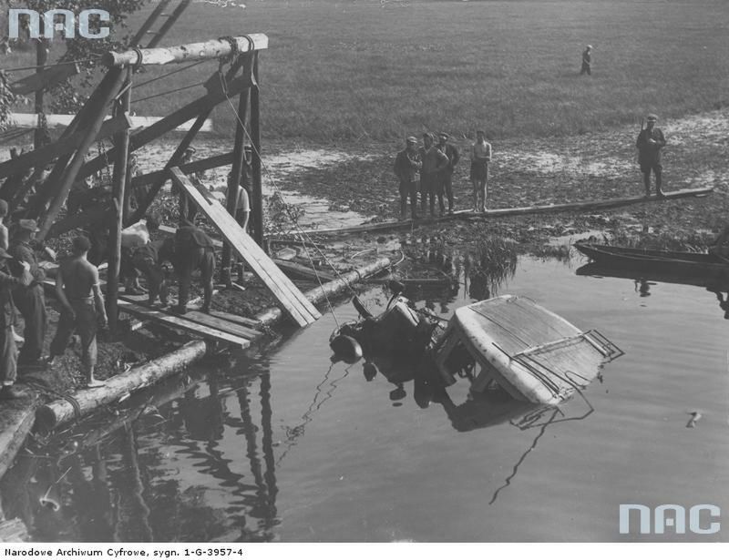 1934.08
Katastrofa autobusu komunikacji międzymiastowej na linii Warszawa-Łomża w miejscowości Sadowne
