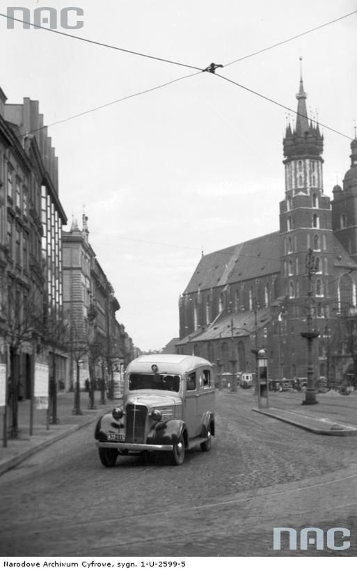 1938
Sanitarka marki Chevrolet Krakowskiego Ochotniczego Towarzystwa Ratunkowego