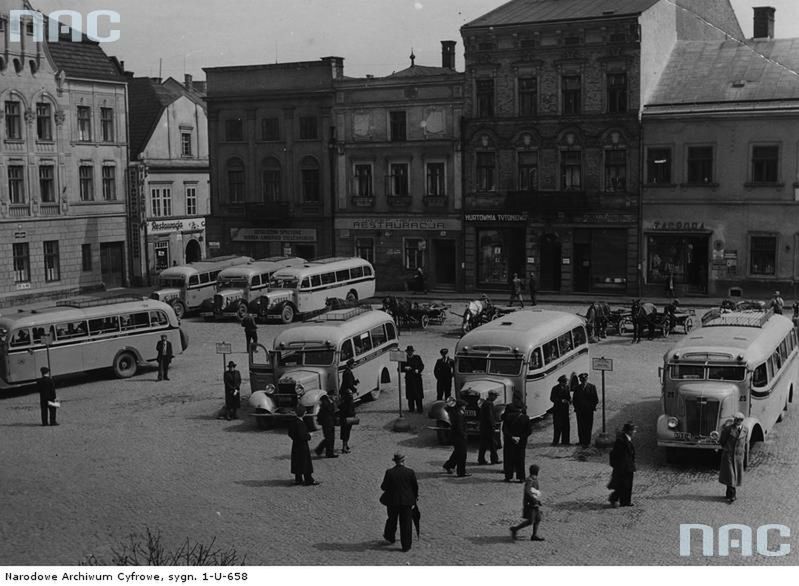 1937
Postój autobusów na rynku w Cieszynie