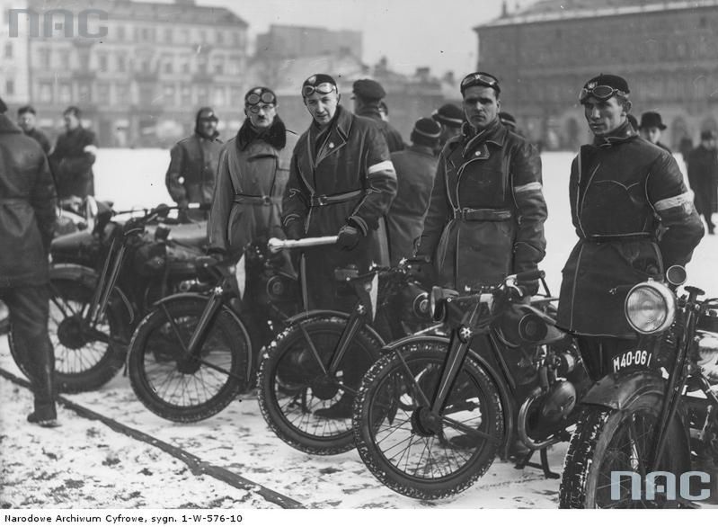 1939
Patrol motocyklowy z Kielc z życzeniami imieninowymi dla Edwarda Rydza-Śmigłego