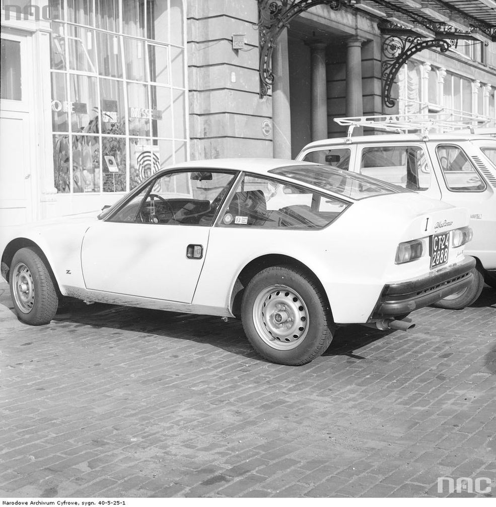 Alfa Romeo GT Junior Zagato
Szacowany okres: 1969 - 1983
Miejsce: Warszawa, parking przed hotelem Bristol