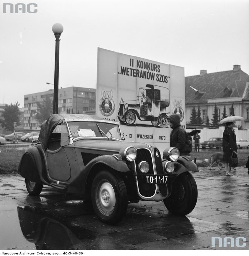 II Konkurs Weteranów Szos w Warszawie; Na zdjęciu BMW 315/1
Data: 12-13.09.1970
Miejsce: Warszawa, pl. Piłsudskiego (ówcześnie pl. Zwycięstwa)