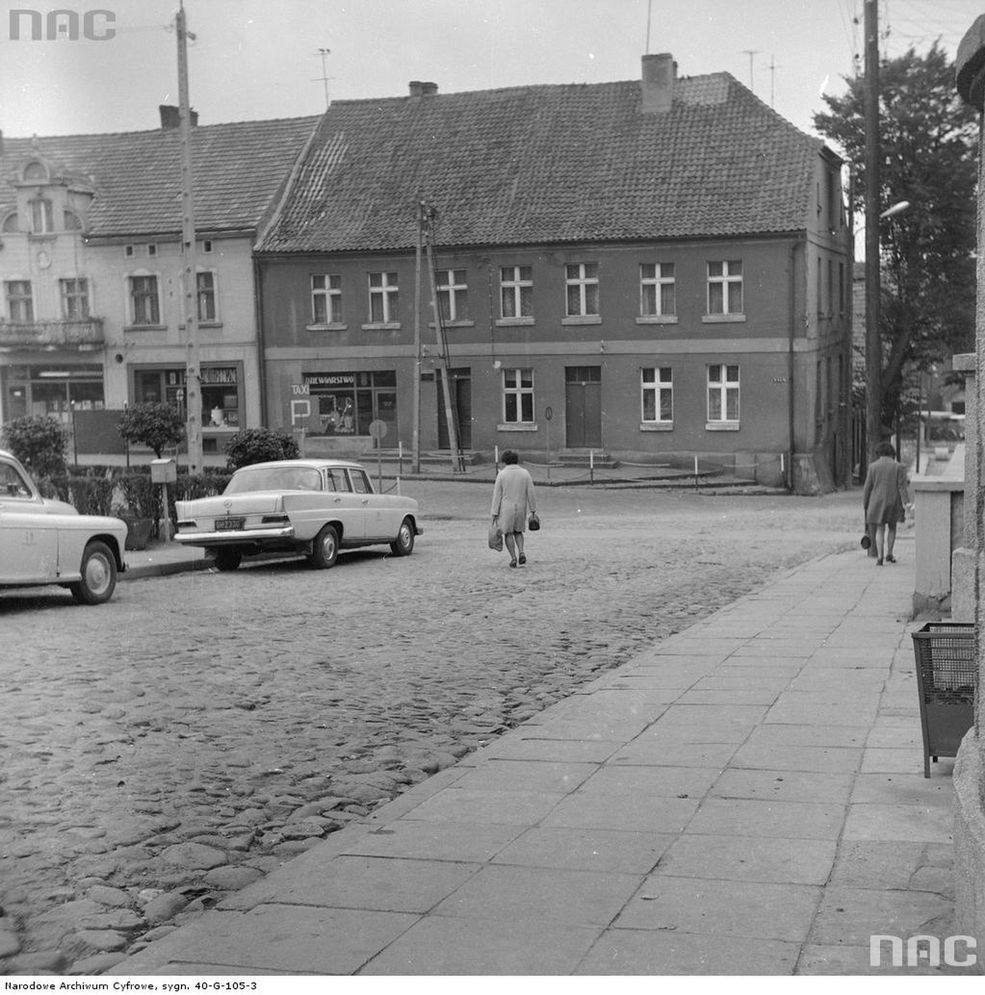 Mercedes W112
Data: 10.1974
Miejsce: Skarszewy, rynek