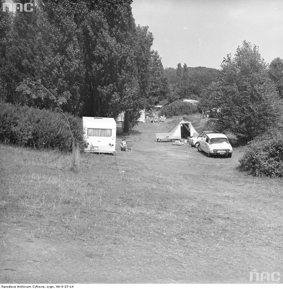 Citroën DS na kempingu
Data: 08.1977
Miejsce: Łagów koło Świebodzina