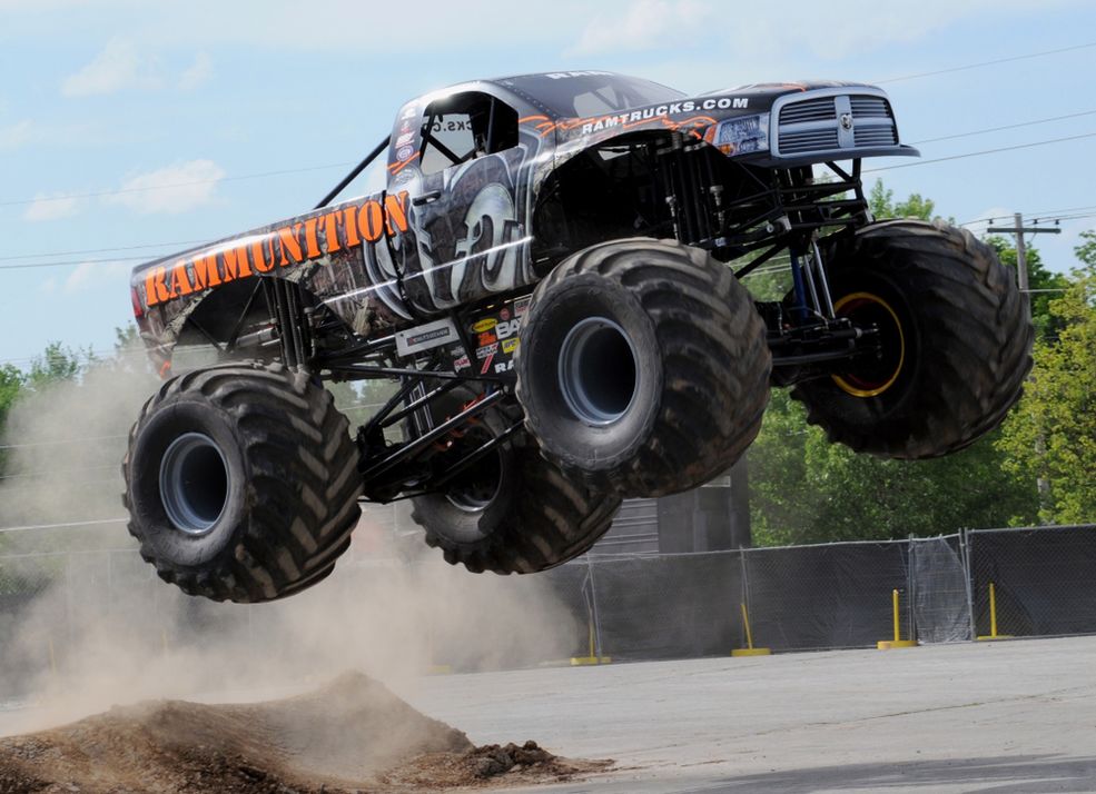 Monster Truck Rammunitionna bazie Dodge'a Ram