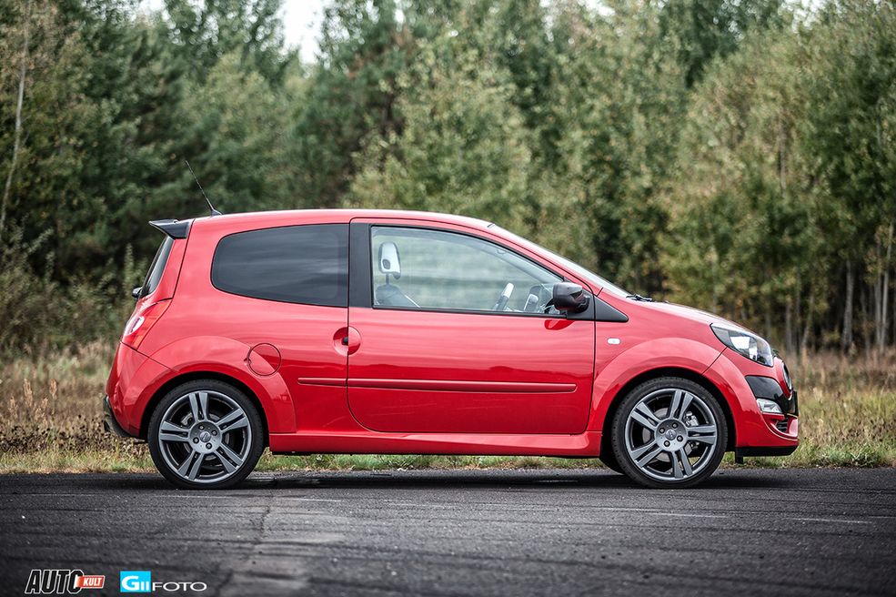 Renault Twingo RS (fot. GIIFOTO) Renault Twingo RS (fot. GIIFOTO) - samochód pomocniczy