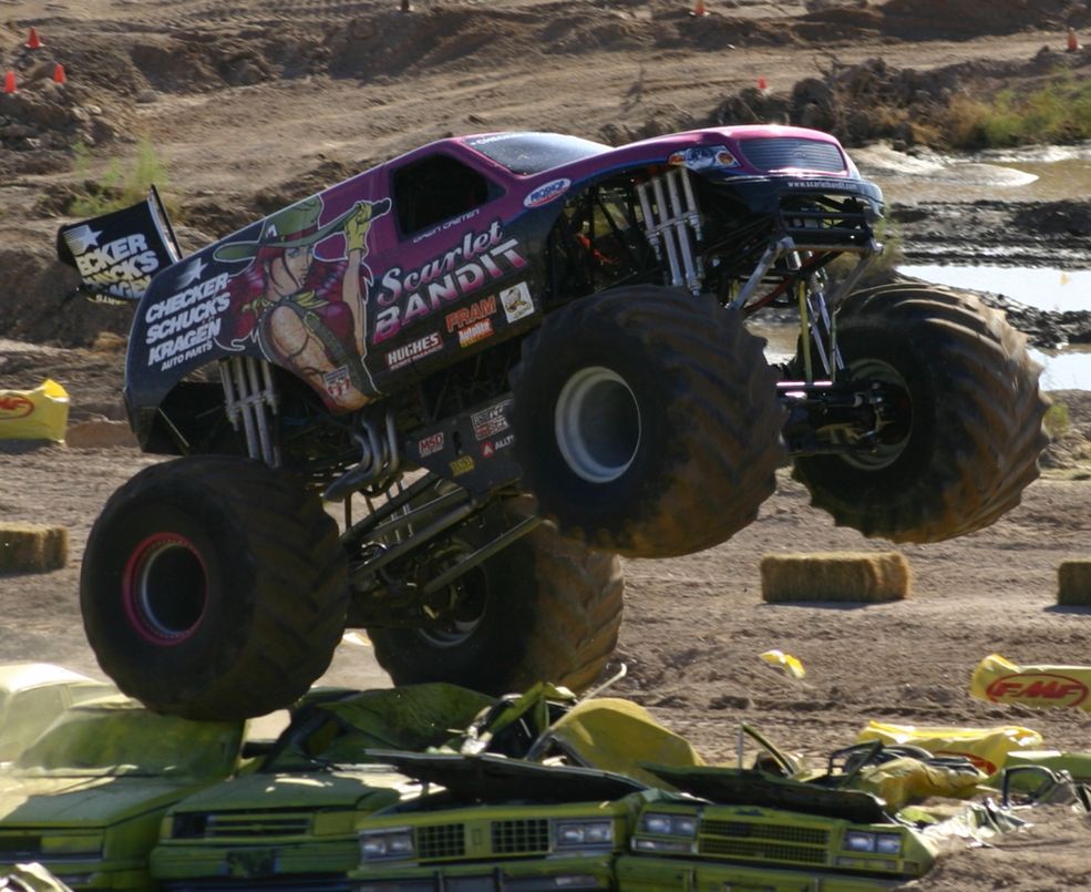 Monster truck Scarlet Bandit na bazie Forda Expedition