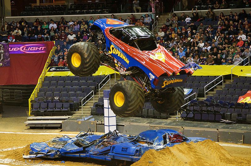 Monster Truck Superman na bazie Forda F-150