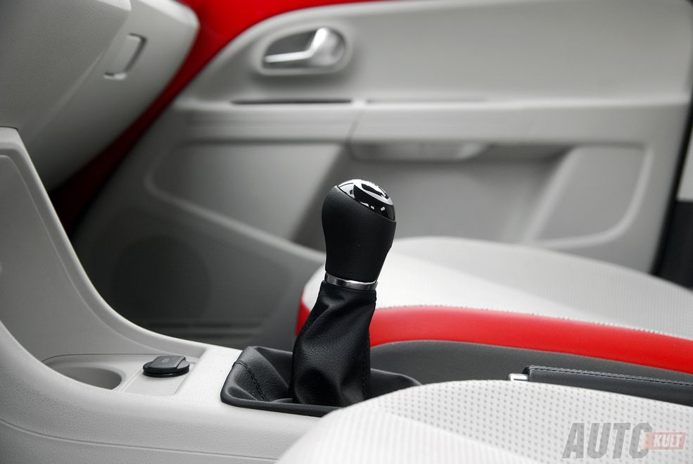 Volkswagen up! 5D (16)