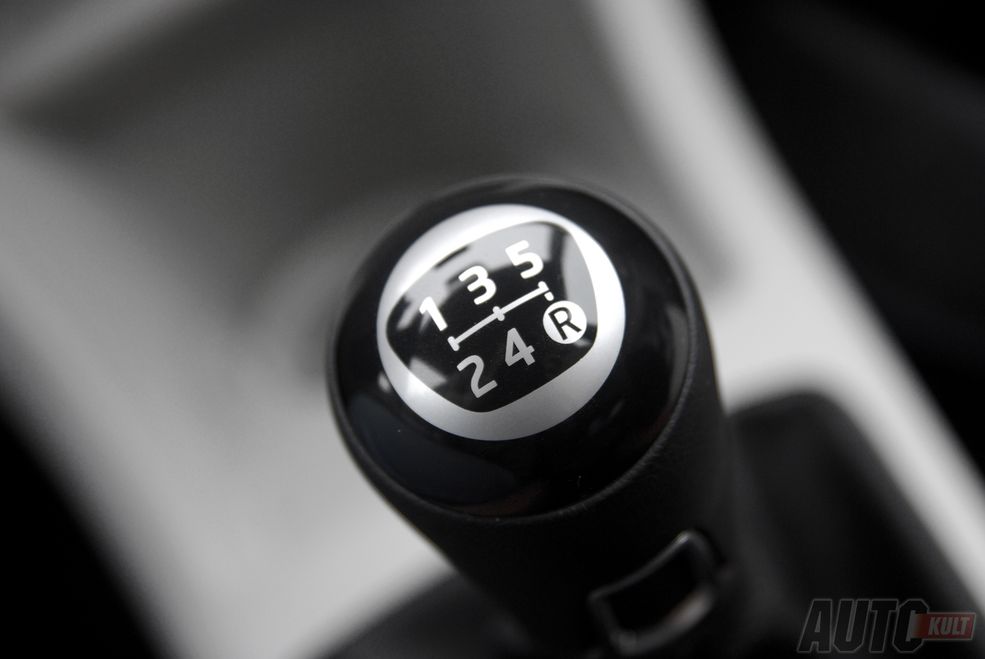 Volkswagen up! 5D (21)