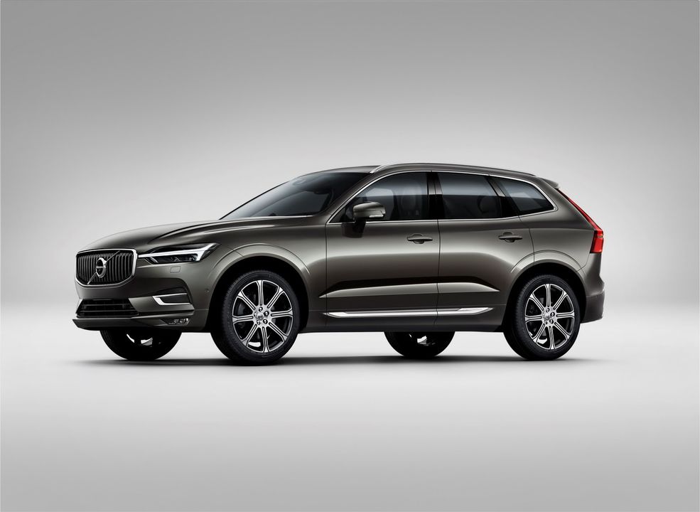 Według Volvo nowe XC60 jest jednym z najbezpieczniejszych samochodów, jakie kiedykolwiek powstały. To zasługa nie tylko bardzo dobrej konstrukcji, ale także szeregu rozwiązań technicznych, które mają za zdanie poprawić bezpieczeństwo pasażerów i otoczenia. Wśród nowości Volvo wymienia między innymi Oncoming Lane Migration, czyli system, który ma aktywnie unikać kolizji z nadjeżdżającymi z naprzeciwka samochodami.