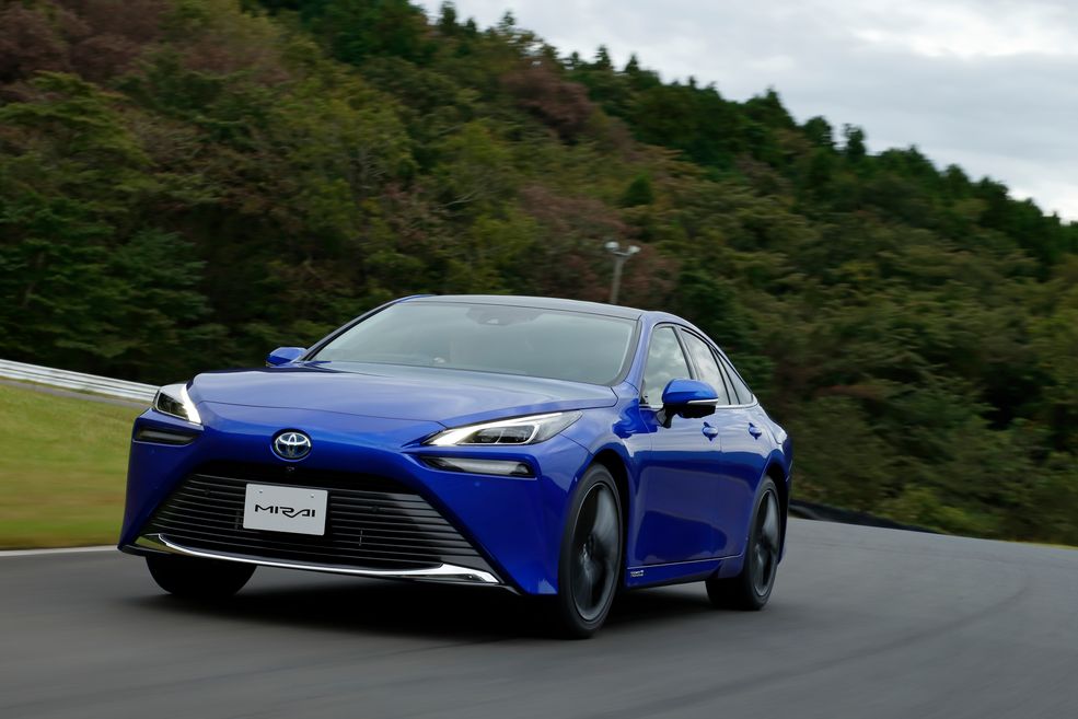 Nowa Toyota Mirai już bez tajemnic zmieniła się nie do
