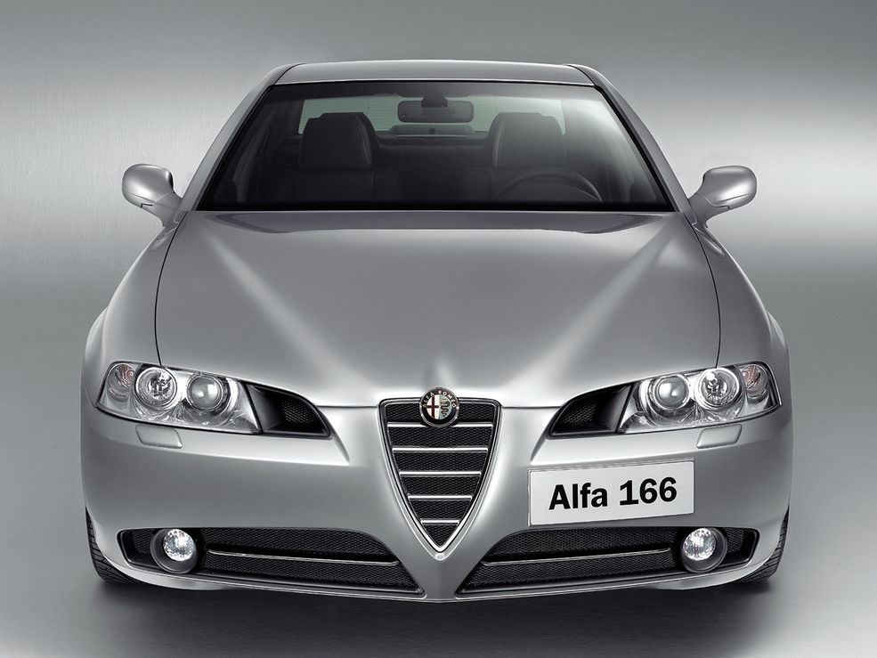Bardzo istotna w karierze Zbigniewa Maurera jest też Alfa Romeo 166. Tutaj Polak odpowiadał za przeprowadzenie faceliftingu.