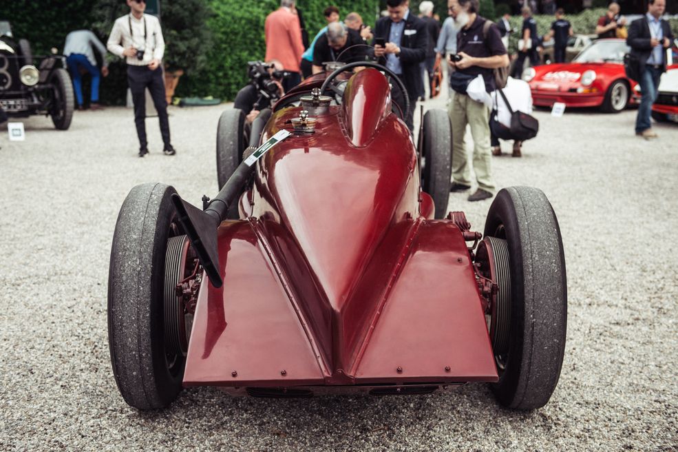 Tył wyścigowego Bentley'a 4 i 1/2 litra z 1929 r.