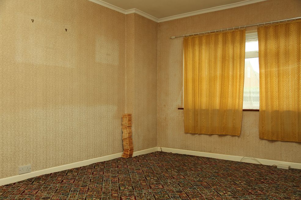 Inspiracją dla artysty był film Iwana Passera ”Intimate Lighting” (”Intymne oświetlenie”). Hooper zdecydował się na przedstawienie jasnej i prostej codzienności w dość dziwny i komiczny sposób. Przyznacie, że raczej nie koncentrujecie się na czymś tak banalnym każdego dnia, prawda?