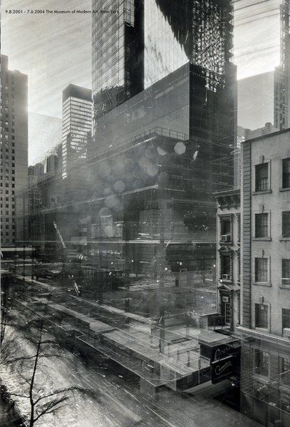 8 Wesely ustawił kilka aparatów dokumentujących prawie przez 3 lata proces budowy w centrum Nowego Jorku. Zaraz po jego ukończeniu, w 2004 roku, w Museum of Modern Art (MoMA) wystawiono jego nowy projekt