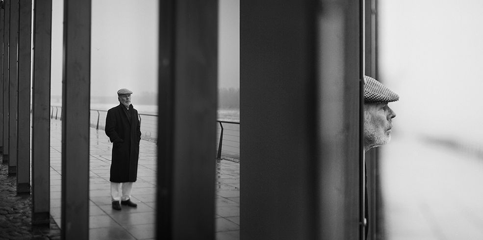 Andrzej od najmłodszych lat był „skazany za zostanie artystą”. W jego domu zawsze wielki udział miała różnorodna sztuka – jego ojciec był ceramikiem, malarzem oraz scenografem. Miało to ogromny wpływ na rozwijającą się w chłopcu wrażliwość – marzył, by zostać aktorem. Niestety przeszkodą była jego nieśmiałość.