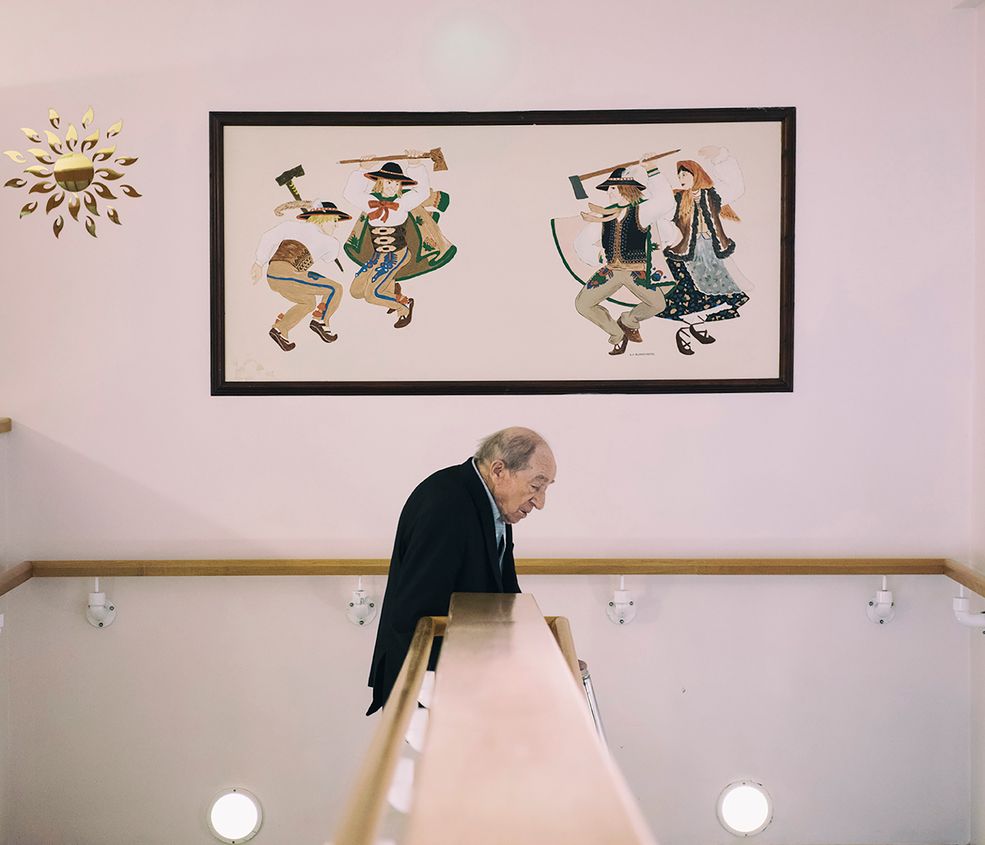 Marcin Watemborski: Jak doszło do tego, że zaczęłaś interesować się fotografią?
Karolina Jonderko: Ojciec wręczył mi swojego, wysłużonego Zenita. Miałam wtedy 18 lat. Moją muzą była moja ukochana psina. Robiłam tak dużo zdjęć, że gdy tylko na rynek weszły pierwsze cyfrówki ojciec od razu mi jedną kupił. Pamiętam, że to był aparat firmy HP z matryca o rozdzielczości 2 Mpix.