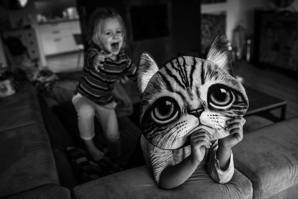 Świat fotograficzny Karoliny dzieli się na dwie części. Jedna to fotografia komercyjna, czyli tematyka fotografii noworodkowej. Druga część to zdjęcia dokumentalne, które dotyczą przeważnie codziennego życia bliskich fotografki.