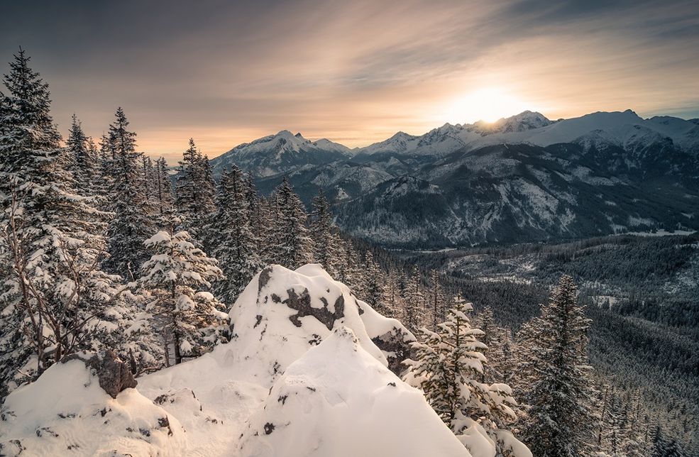 Co kochasz najbardziej w fotografii krajobrazowej?
Uwielbiam fotografować wschody słońca, ponieważ pojawiające się wtedy światło jest moją inspiracją, lecz niejednokrotnie wymaga to trochę poświęcenia. W taki plener wybieram się w środku nocy, by dotrzeć w wybrane miejsce na czas.