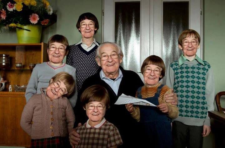 8 Na koniec tradycyjnie zamiast wpadki - mem. Minione tygodnie przyniosły modę na "face swapping". Garść przykładów znajdziecie na Mashable (http://mashable.com/2013/07/06/group-face-swaps/), a u nas chyba najpopularniejsza przeróbka z Polski, czyli klan Andrzejów Wajdów.