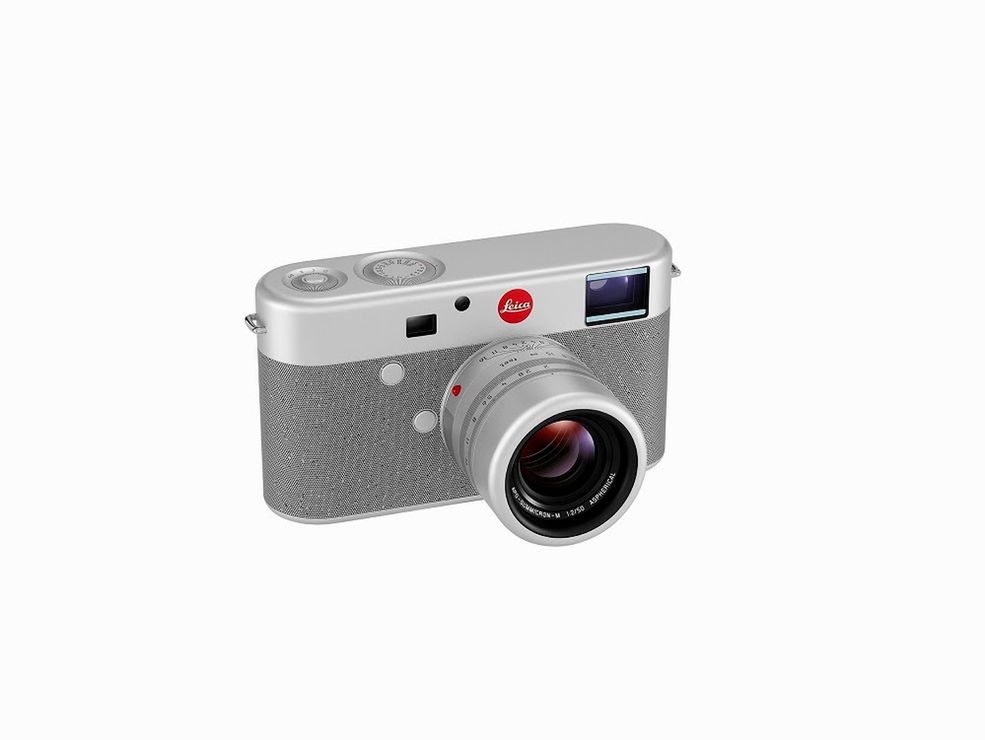 1 Jonathan Ive z Apple'a zaprojektował unikatową Leicę, która zostanie sprzedana na aukcji charytatywnej.