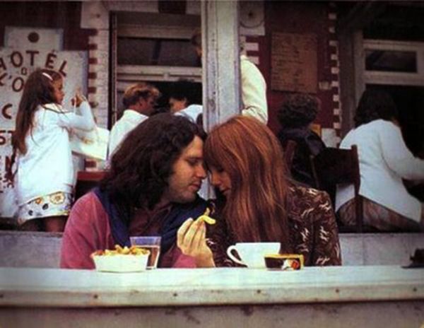 Pewnego dnia dowiedział się o śmieci Jimiego Hendrixa, później powiedziano mu, że Janis Joplin również nie żyje. Oboje mieli 27 lat. Nieco wcześniej, w tym samym wielu zmarł Brian Jones, basista The Rolling Stones.
8 grudnia 1970 roku Jim Morrison skończył 27 lat i otwarcie mówił, że on będzie tym czwartym. Nikt z jego znajomych nie brał tych słów na poważnie.