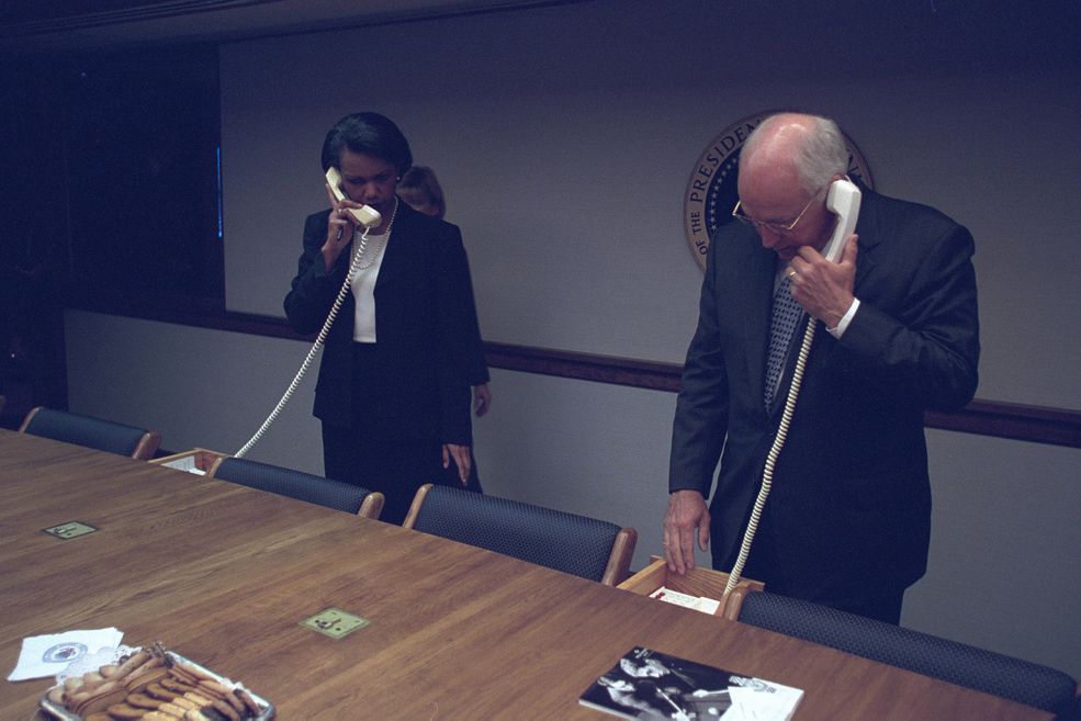 Wiceprezydent Dick Cheney i Sekretarz Stanu Condoleezza Rice w PEOC (President's Emergency Operations Center)