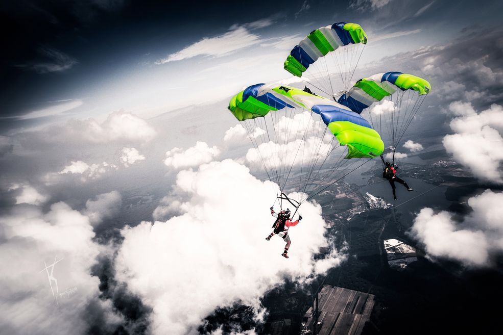 Podobno masz w głowie pomysł na nowy projekt? Co to będzie – dalej skydiving?
Oczywiście projekt dotyczy skydivingu! Miał być zrealizowany w zeszłym roku. A co to będzie? Niestety nie mogę zdradzić. Powiem tylko tyle - będzie to coś, czego jeszcze nie było w fotografii skydive. Także bądźcie czujni!