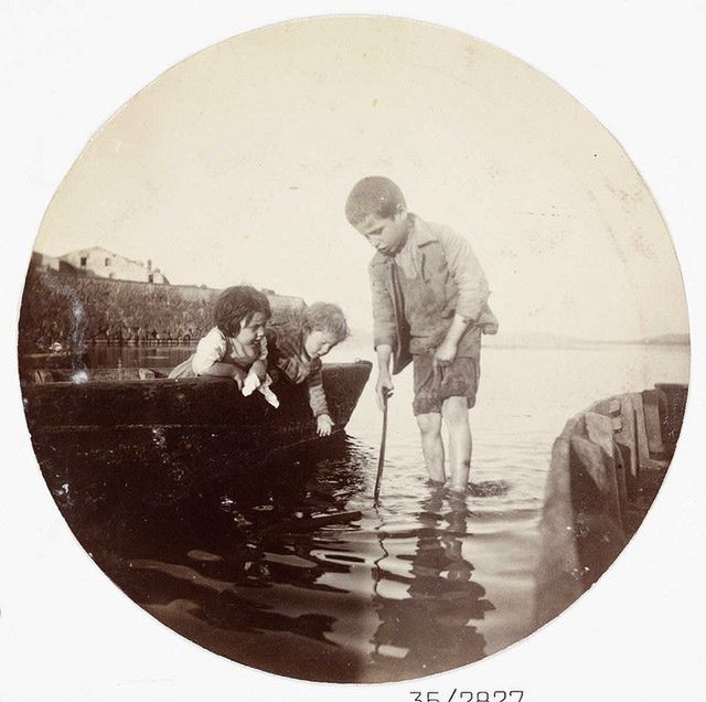 1 W 1888 roku George Eastman, założyciel Kodaka, wynalazł pierwszy aparat dla mas - Kodak No.1. Archiwum zdjęć z codziennego życia, które powstały 120 lat temu, udostępniło National Media Museum (UK) na swoim profilu na Flickrze. Z
© National Media Museum