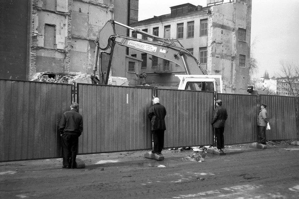 W roku 2015 SDoP zrealizowała pierwszą swoją wystawę fotograficzną "30 wymiarów fotografii ulicznej - rok 2014", która odbyła się w kilku miastach Polski i spotkała się z bardzo dużym zainteresowaniem zarówno ze strony autorów jak i oglądających. Stąd pomysł, by w roku bieżącym kontynuować wystawę, przegląd najlepszych prac, tym razem w szerszej formie.