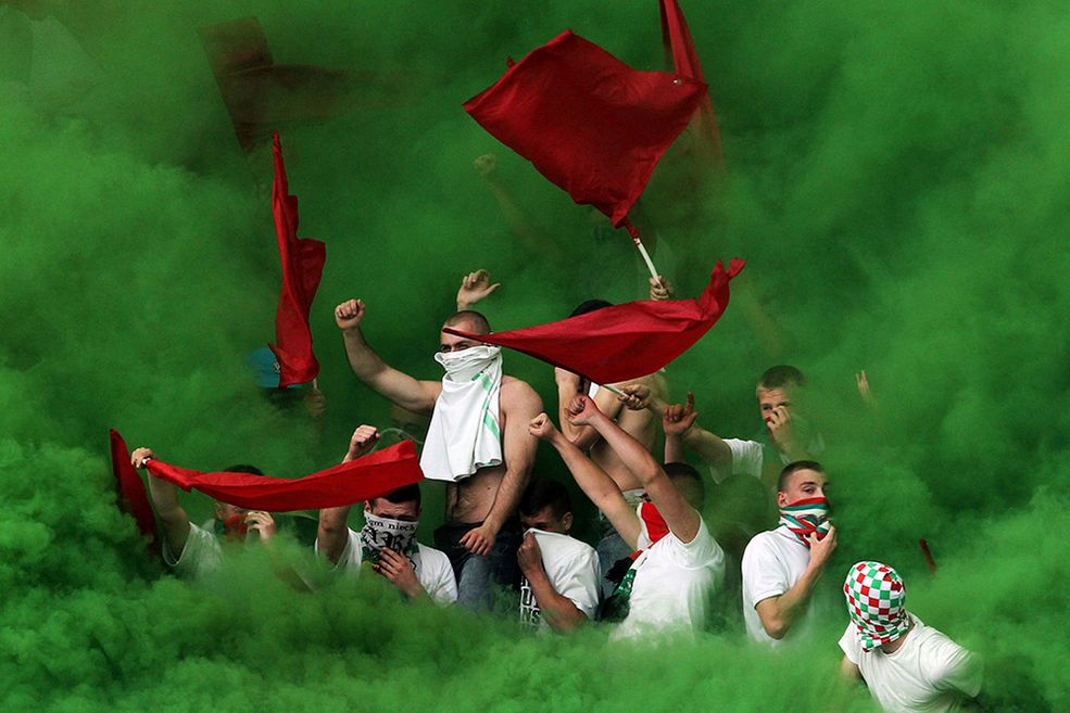 III miejsce, Sport, zdjęcie pojedyncze. Warszawa. Oprawa meczu i race kibiców Legii Warszawa podczas meczu z Lechem Poznań. 1 czerwca 2014