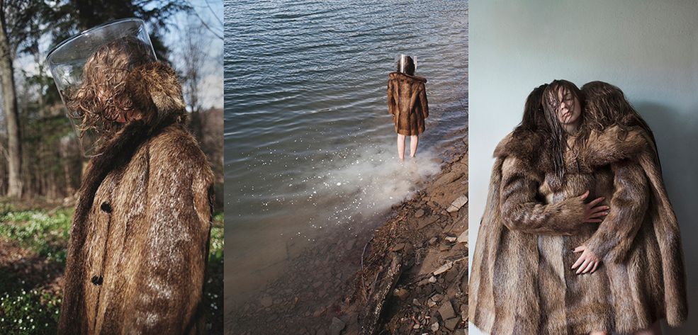 Wspomniałeś, że szukanie inspiracji sprawia Ci przyjemność. Kto jest Twoim mistrzem?
Guy Bordain, przez którego bardzo tęsknie za fotografią mody z dawnych lat. Inni fotografowie, których prace studiuję to: Herb Ritts, Hiro, Irving Penn, Erwin Blumenfeld oraz niesamowity Nick Knight.
Podziwiam też prace artysty z mojego rodzinnego miasta, Sanoka – Zdzisława Beksińskiego. Twórczość tego geniusza sprawiła, że zaszczepiłem do swojej fotografii element niepokoju.
Na co dzień czerpię też inspiracje z dobrych filmów, tekstów, piosenek lub po prostu z tego, co mi się przyśni.