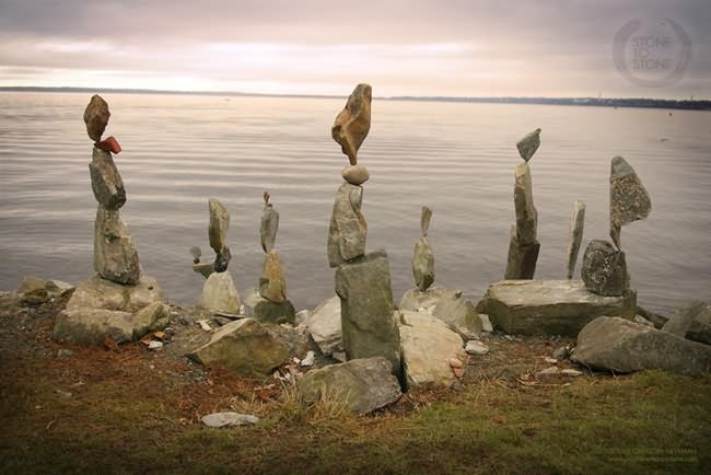 Niesamowite skały Oto piękny przykład "Rock Balancing", czyli specyficznego układu skał, który wydaje się nie możliwy. A jednak.