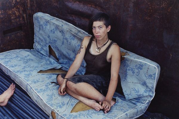 Najpierw fotografował aparatem Polaroid SX-70, który dostał od kolegi. Dzięki niemu przylgnął do niego nick „Polaroid Kid", pod którym publikował zdjęcia w internecie. Fotograf był zawiedziony tym, że po dwóch latach Polaroid wycofał materiał „Time Zero". Gdyby nie to zapewne cały cykl zostałby wykonany Polaroidem. Potem przesiadł się ma lustrzankę analogową - Nikon F3, która jak sam pisze dała mu dużo więcej możliwości fotograficznych.