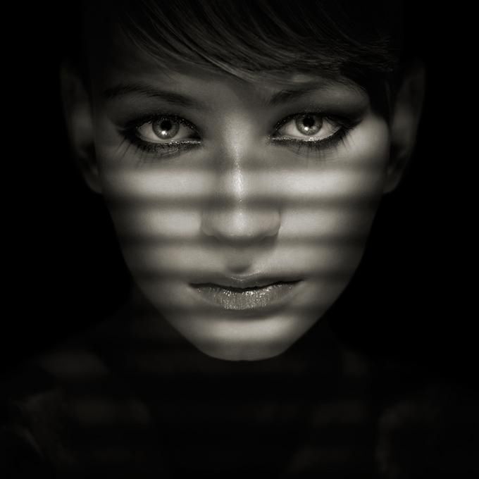 5 Joanna Kustra może pochwalić się tytułem Digital Photographer of the Year (2010), zwyciężyła też w konkursie "The LOOK" organizowanym przez PDN.