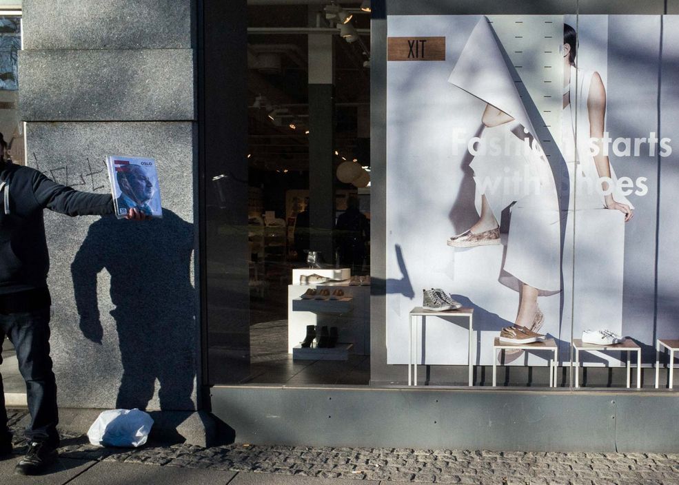 - Sposób, w jaki lubię pracować w fotografii ulicznej nie jest zbyt przyjazny do tworzenia projektów, ponieważ wolę nie ograniczać mojej wizji do określonego tematu, ale raczej pozostać otwartym na wszystko, co może mnie zainteresować - mówi Buscató.